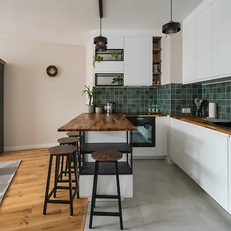 Lazurowa Deluxe By Bookinghost *