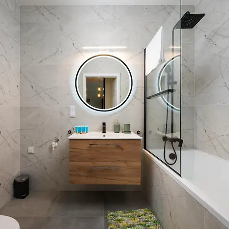 Lazurowa Deluxe By Bookinghost * 华沙