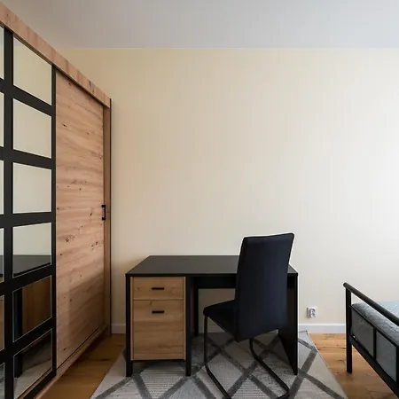 Lazurowa Deluxe By Bookinghost