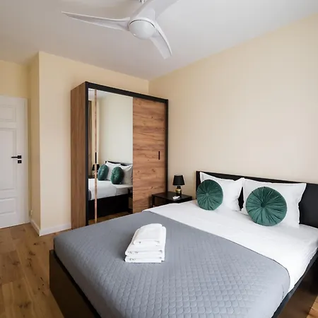 Lazurowa Deluxe By Bookinghost *